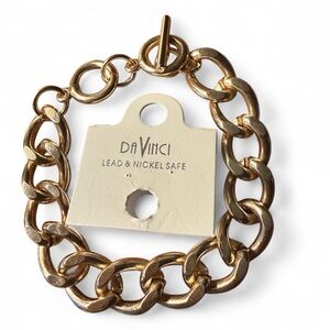 Da Vinci gold-plated chunky link chain bracelet with a toggle clasp.